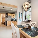 Bialy Mis Sauna & Jacuzzi زاكوباني