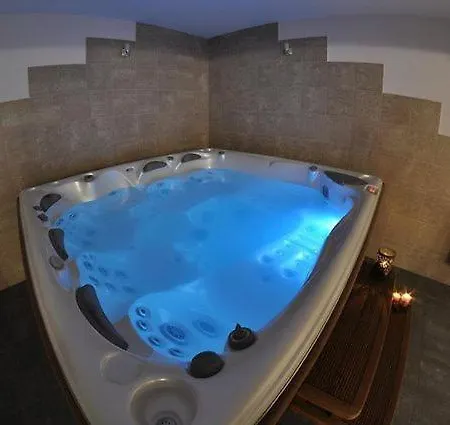 Daire Bialy Mis Sauna & Jacuzzi